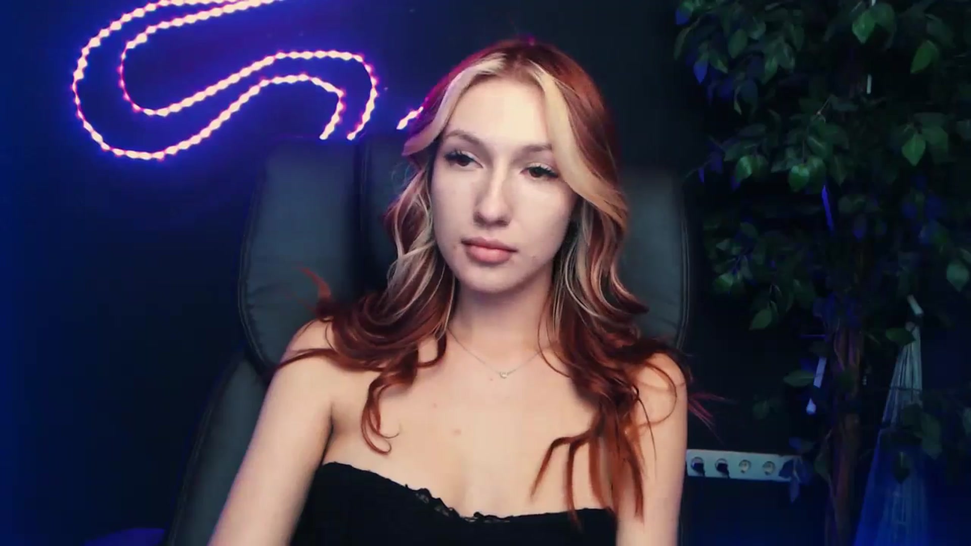 Gallery image thumbnail from LovelyGin's myfreecams stream on, 10/24/2023, 18:52 image 3 of 20