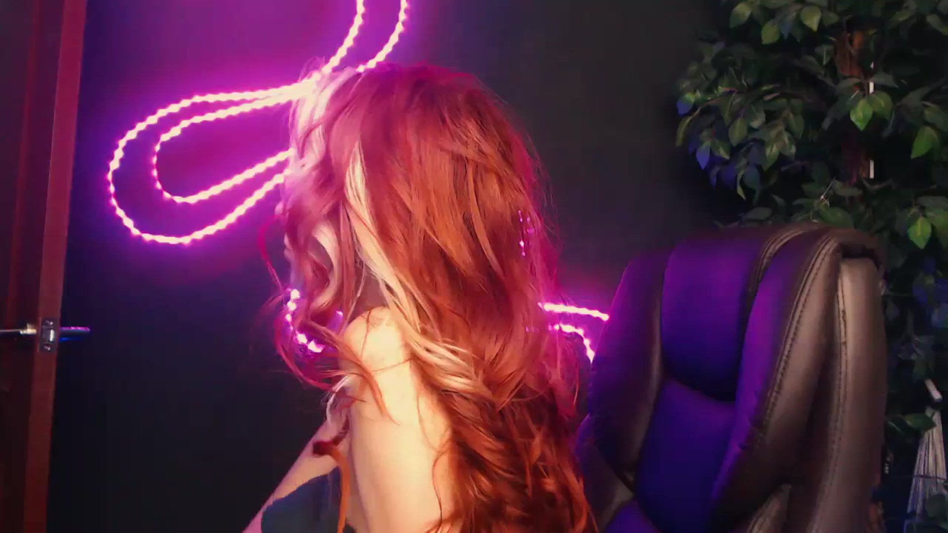 Gallery image thumbnail from LovelyGin's myfreecams stream on, 10/24/2023, 18:52 image 8 of 20