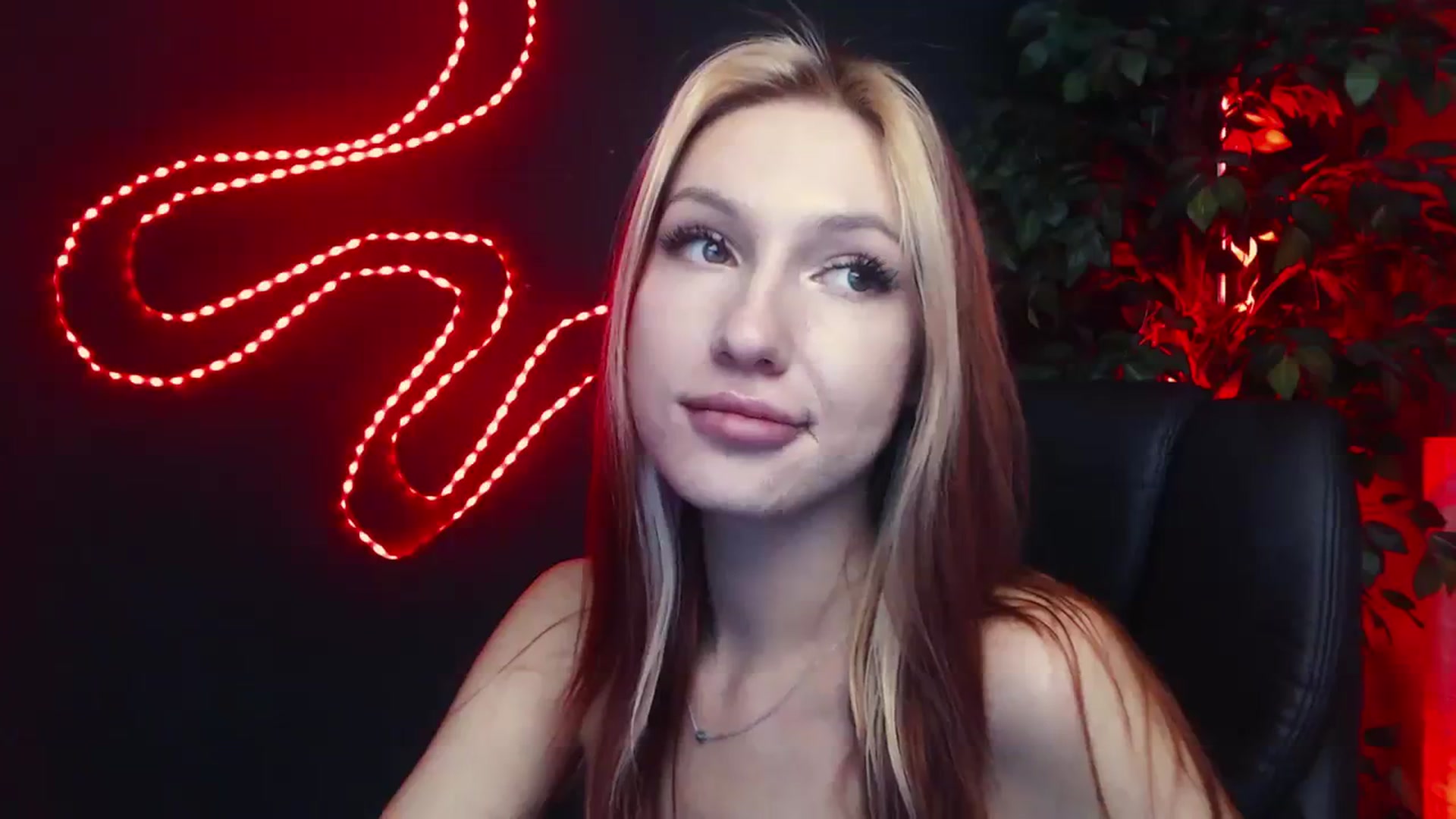 Gallery image thumbnail from LovelyGin's myfreecams stream on, 10/26/2023, 17:12 image 15 of 20
