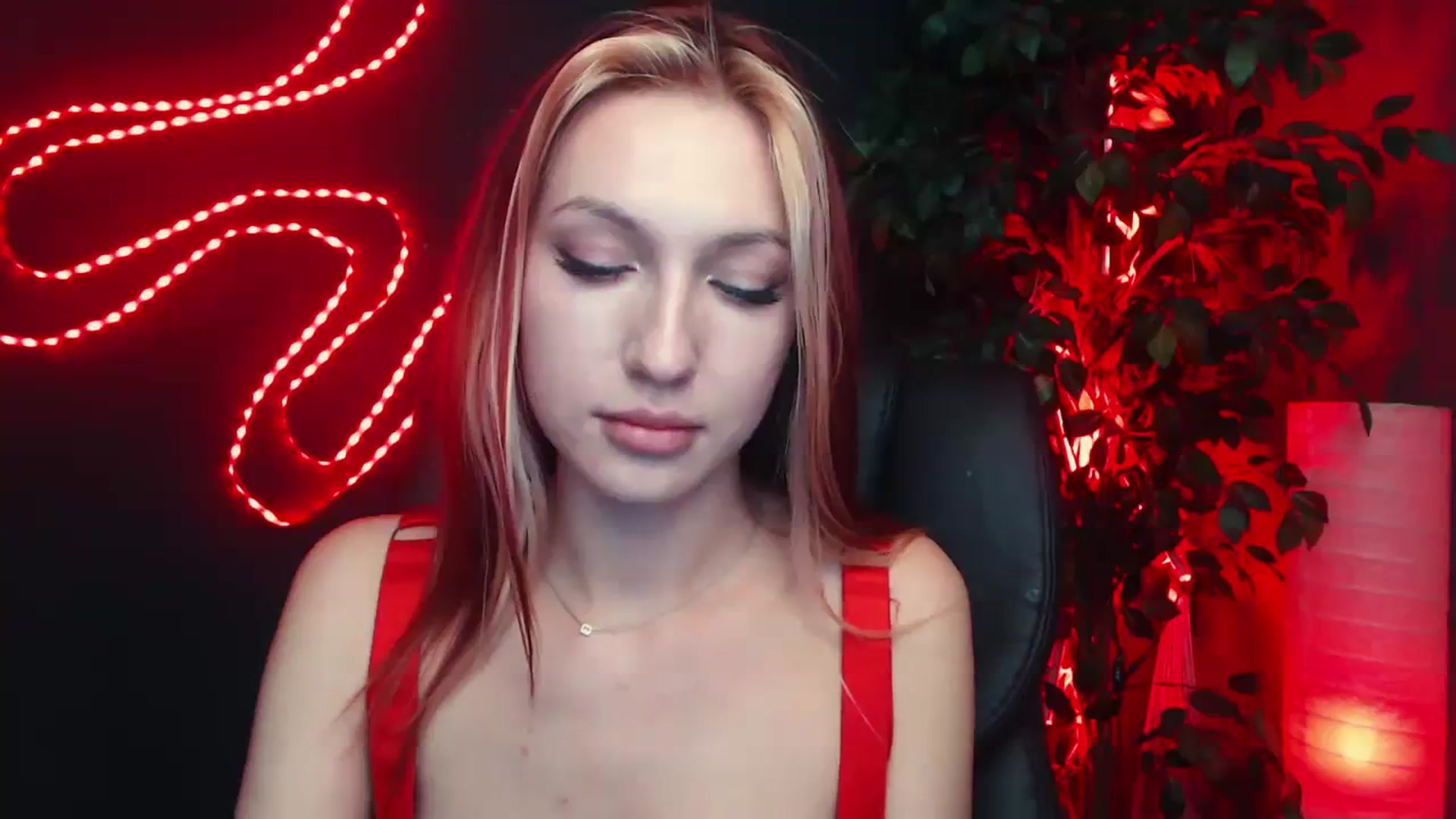 Gallery image thumbnail from LovelyGin's myfreecams stream on, 10/26/2023, 18:56 image 10 of 20