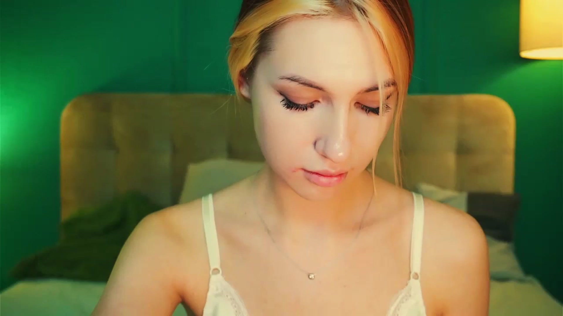 Gallery image thumbnail from LovelyGin's myfreecams stream on, 11/03/2023, 15:47 image 6 of 20