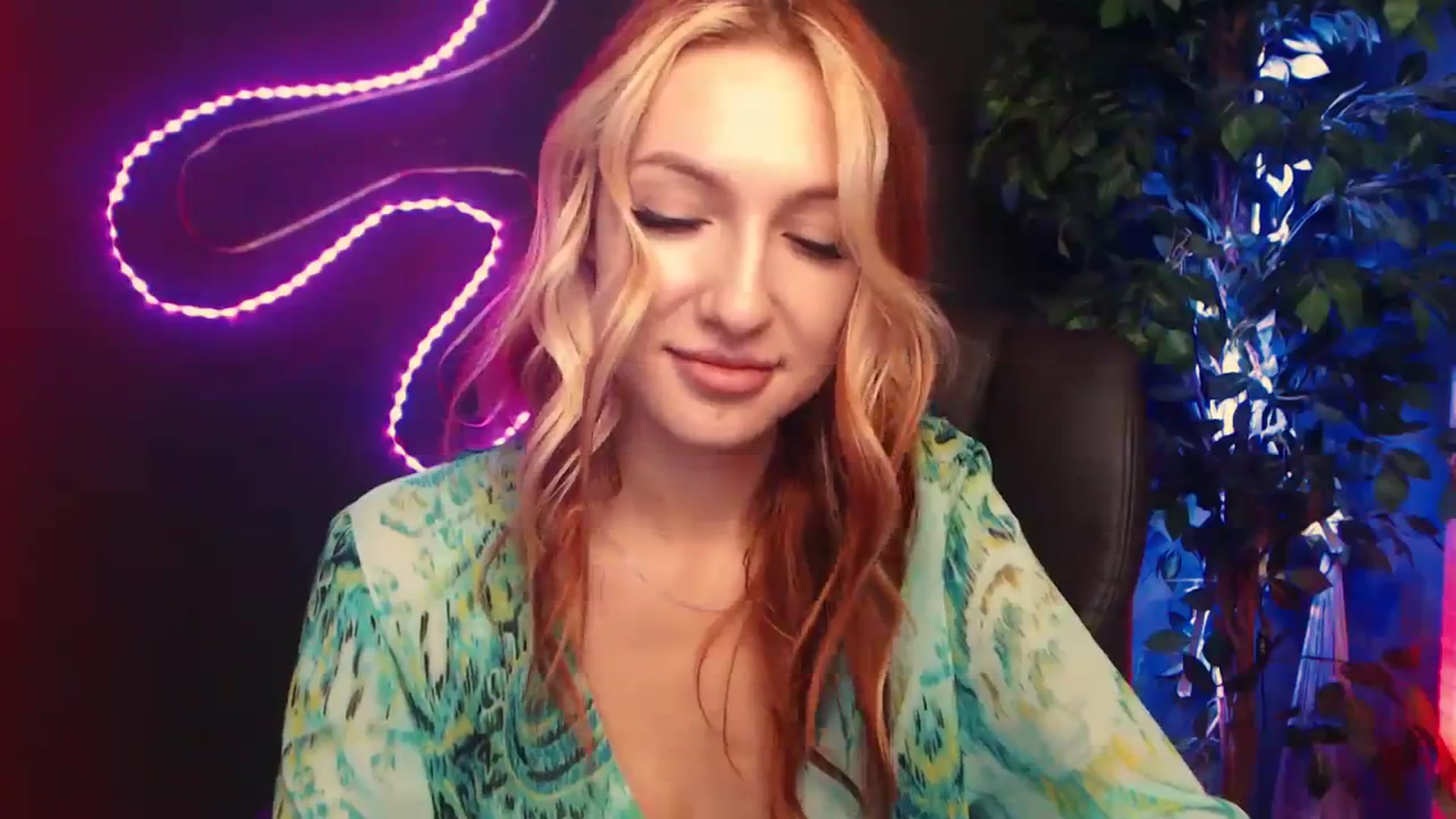 Gallery image thumbnail from LovelyGin's myfreecams stream on, 11/08/2023, 14:35 image 9 of 20