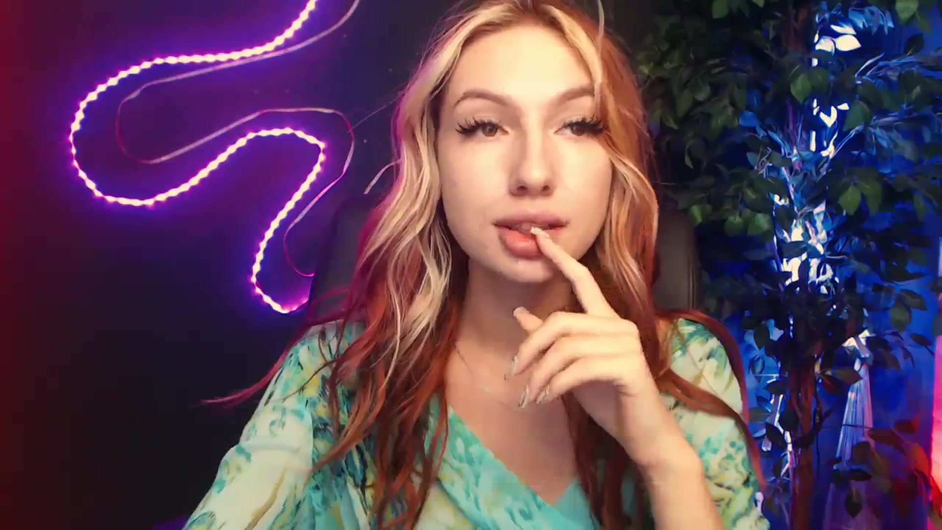 Gallery image thumbnail from LovelyGin's myfreecams stream on, 11/08/2023, 14:35 image 4 of 20
