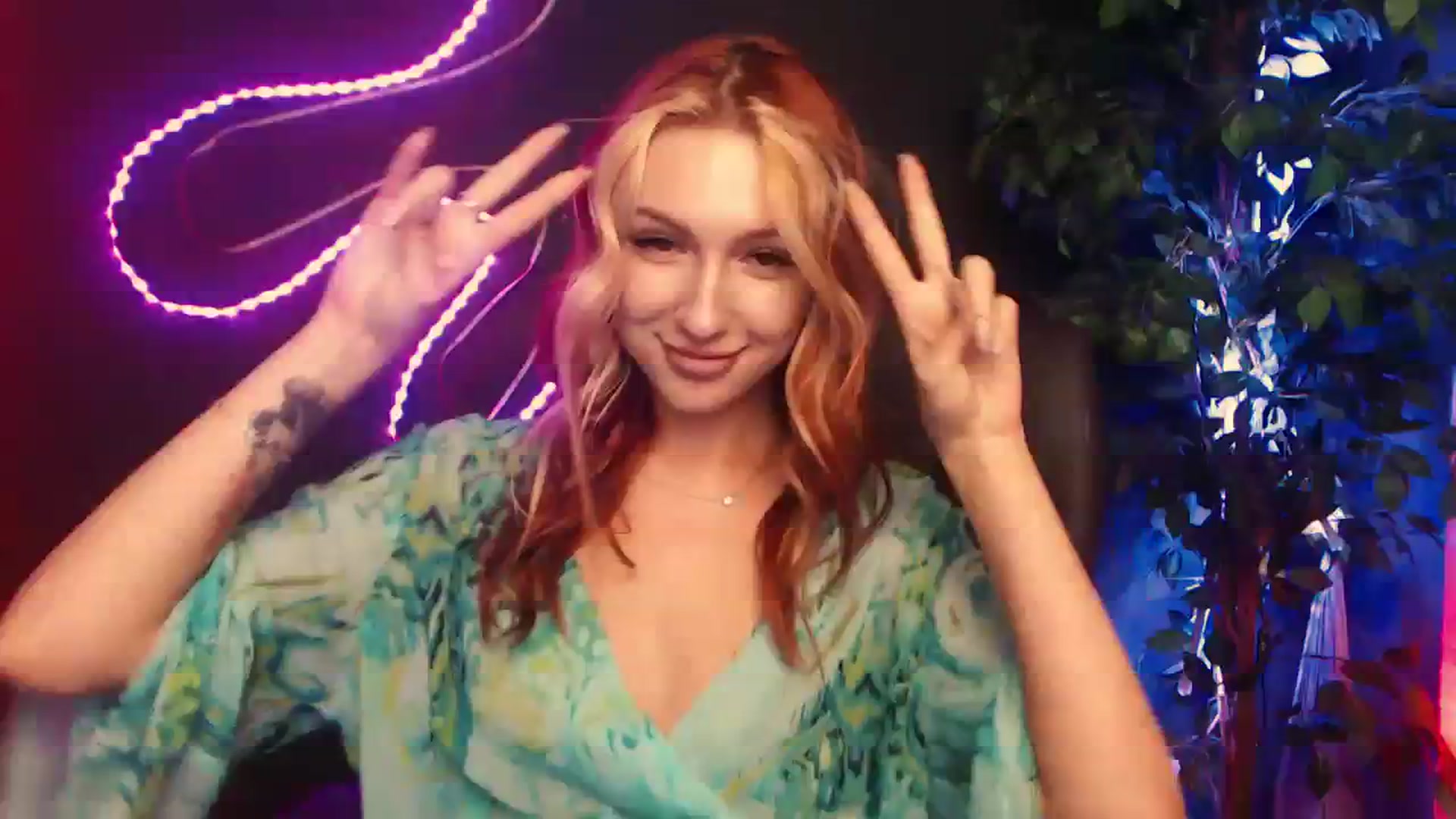 Gallery image thumbnail from LovelyGin's myfreecams stream on, 11/08/2023, 15:53 image 1 of 20
