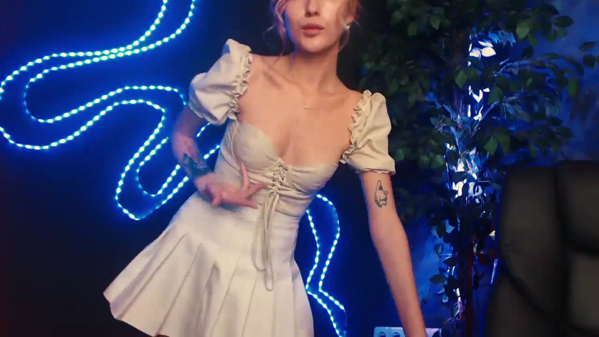 Gallery image thumbnail from LovelyGin's myfreecams stream on, 11/10/2023, 15:01 image 12 of 20