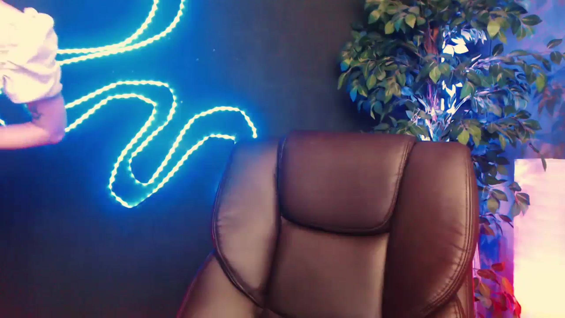 Gallery image thumbnail from LovelyGin's myfreecams stream on, 11/10/2023, 15:01 image 14 of 20