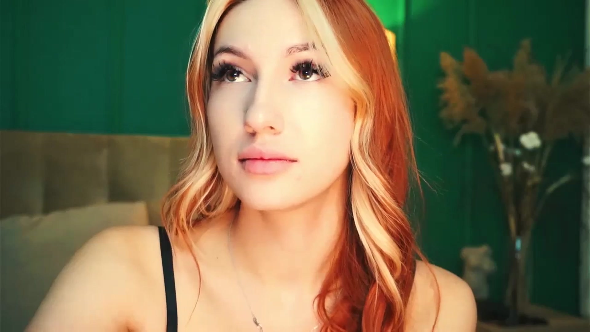 Gallery image thumbnail from LovelyGin's myfreecams stream on, 11/15/2023, 17:33 image 6 of 20