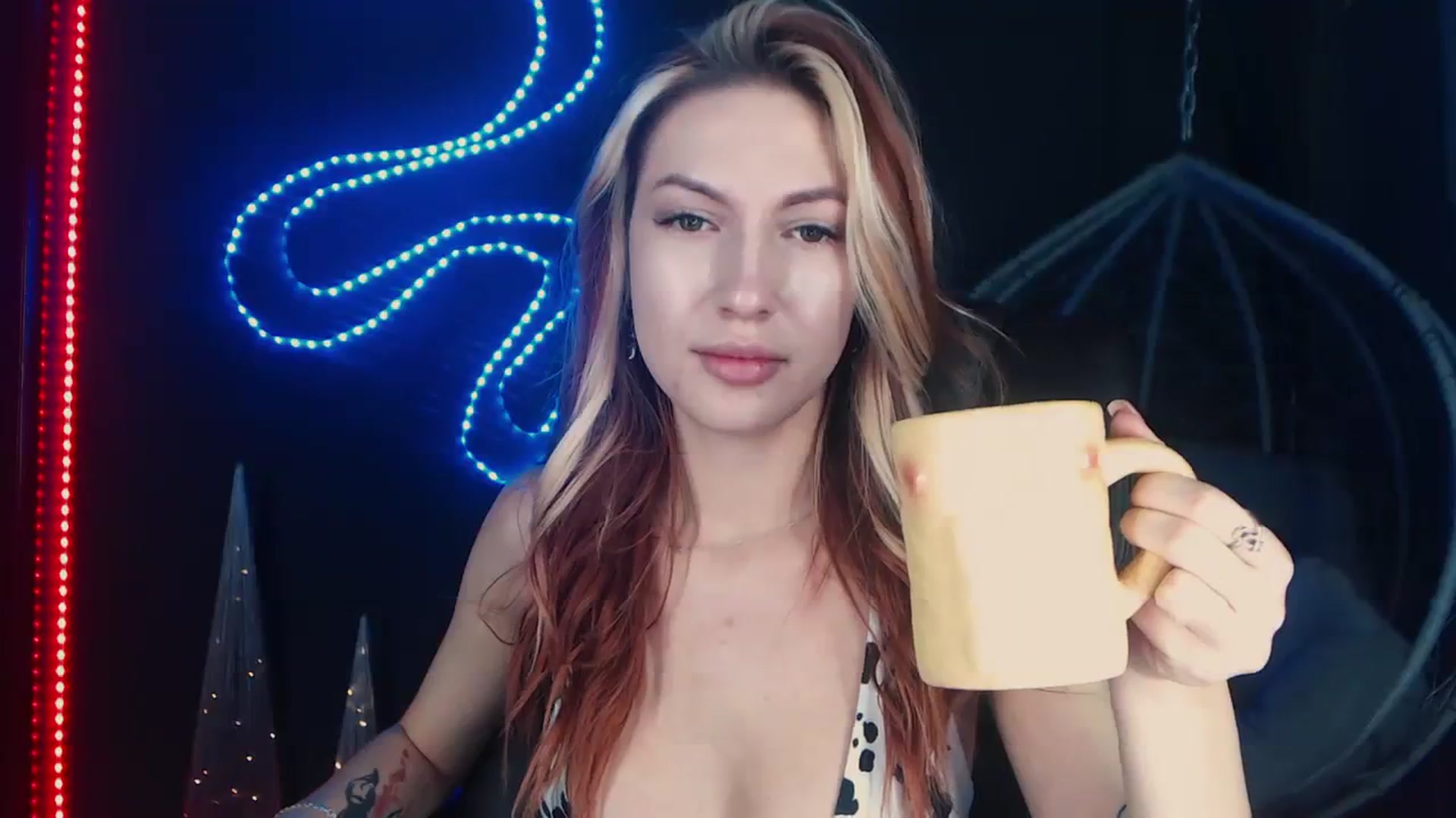Gallery image thumbnail from LovelyGin's myfreecams stream on, 11/29/2023, 14:56 image 14 of 20