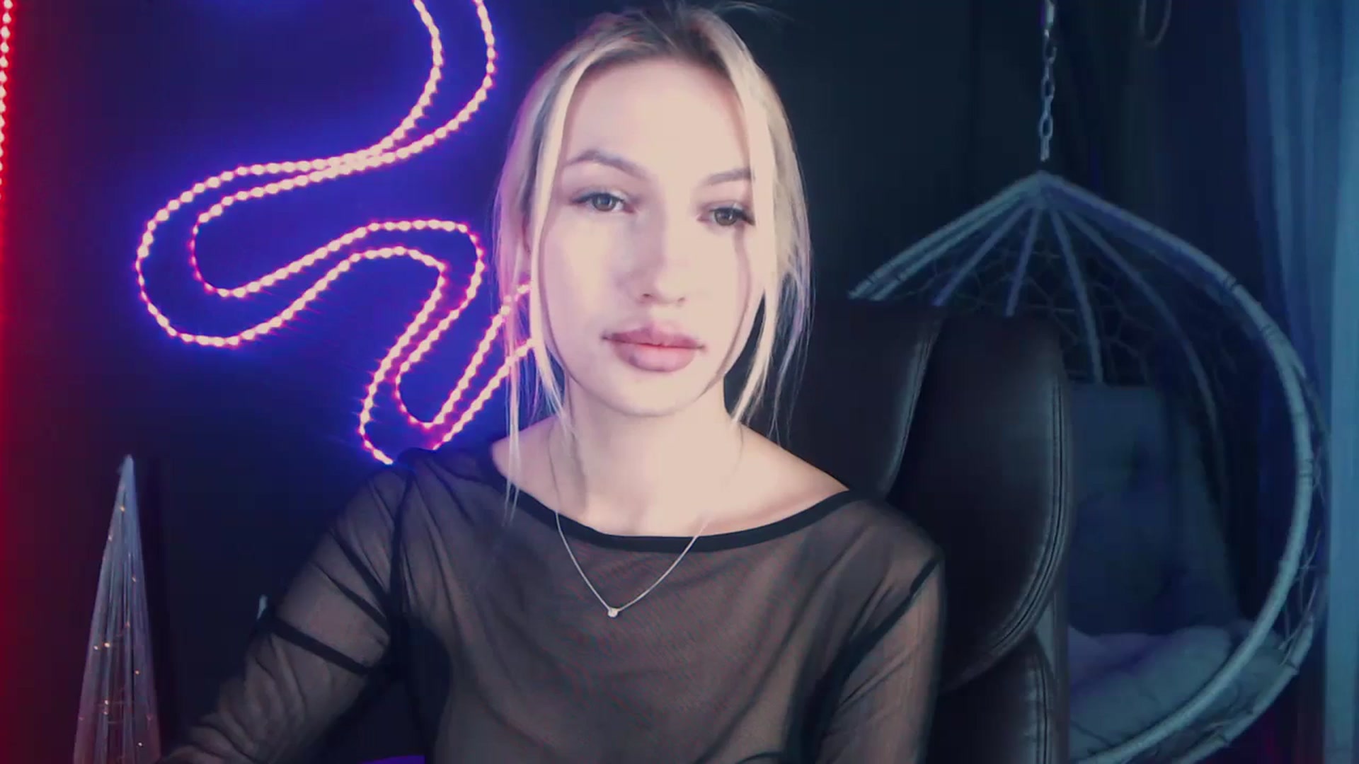 Gallery image thumbnail from LovelyGin's myfreecams stream on, 12/01/2023, 17:50 image 16 of 20