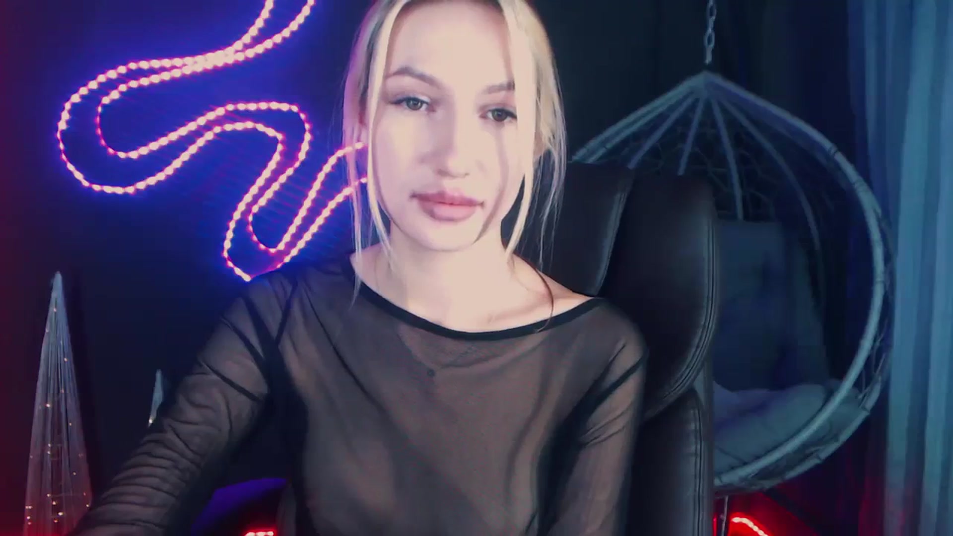 Gallery image thumbnail from LovelyGin's myfreecams stream on, 12/01/2023, 17:50 image 17 of 20