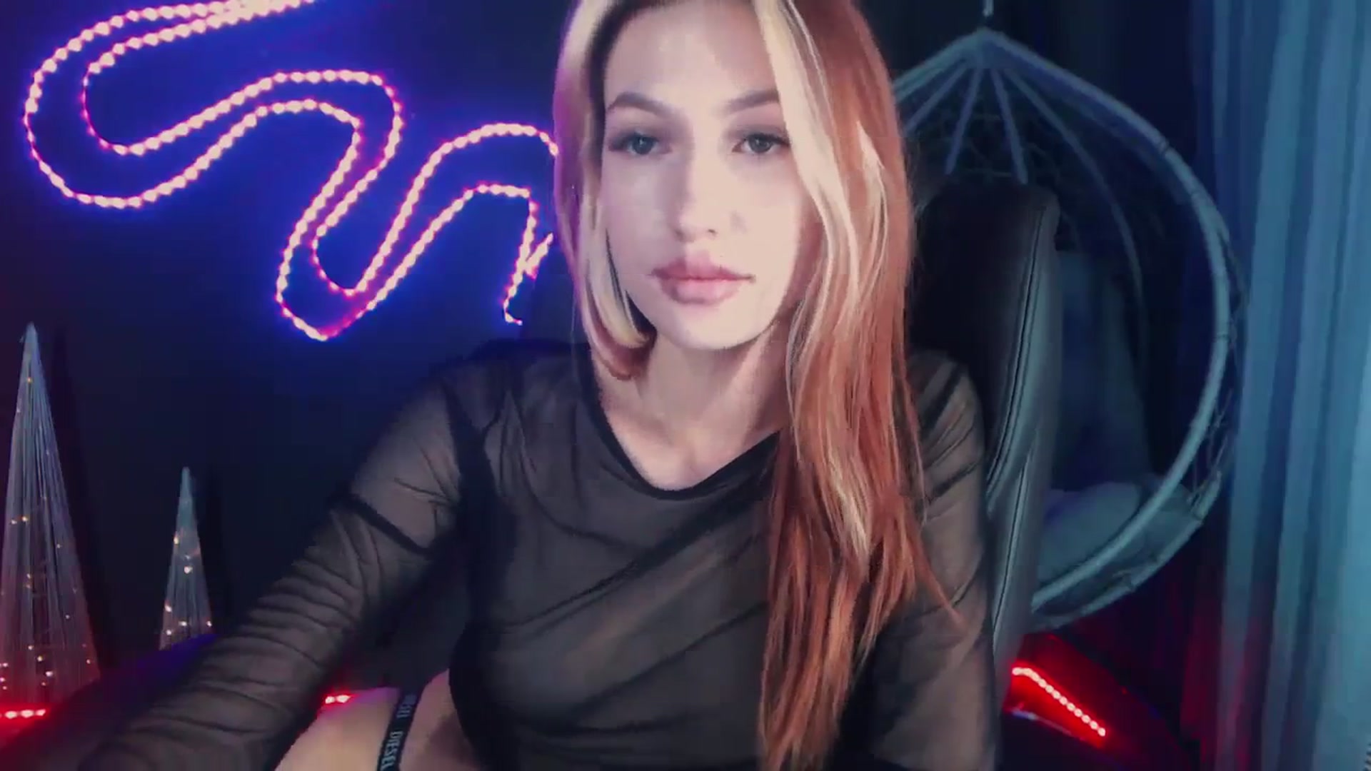 Gallery image thumbnail from LovelyGin's myfreecams stream on, 12/01/2023, 17:50 image 13 of 20