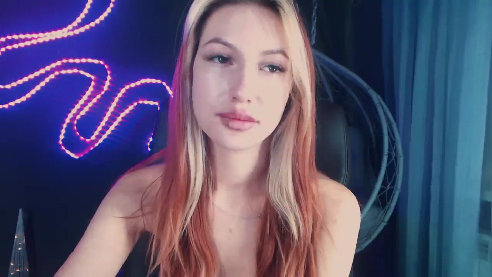 Gallery image thumbnail from LovelyGin's myfreecams stream on, 12/01/2023, 18:02 image 12 of 20