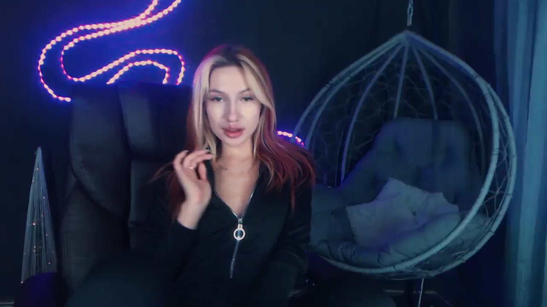 Gallery image thumbnail from LovelyGin's myfreecams stream on, 12/01/2023, 20:34 image 14 of 20