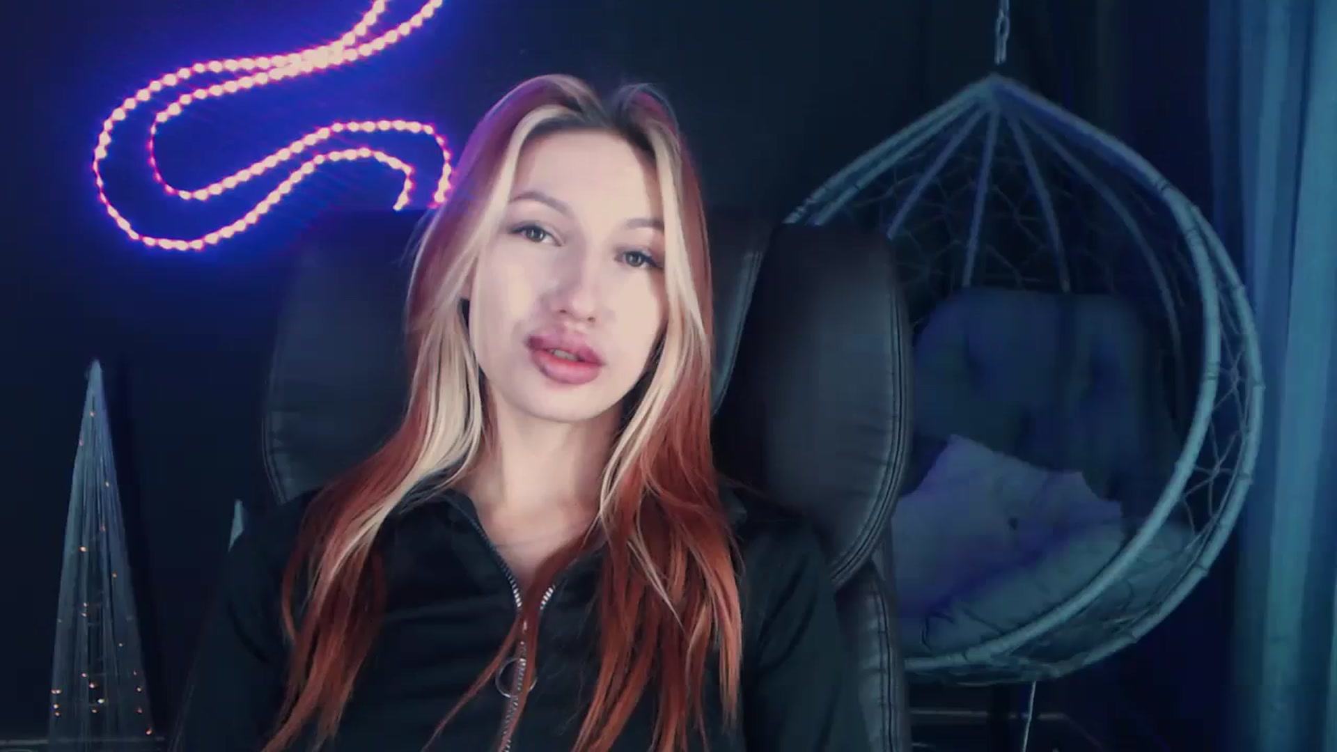 Gallery image thumbnail from LovelyGin's myfreecams stream on, 12/01/2023, 20:34 image 3 of 20