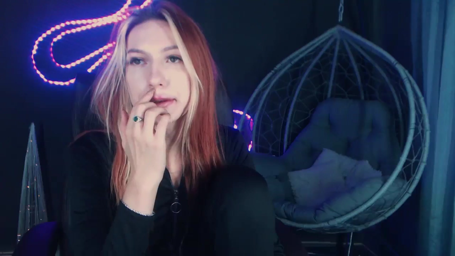 Gallery image thumbnail from LovelyGin's myfreecams stream on, 12/01/2023, 20:34 image 7 of 20