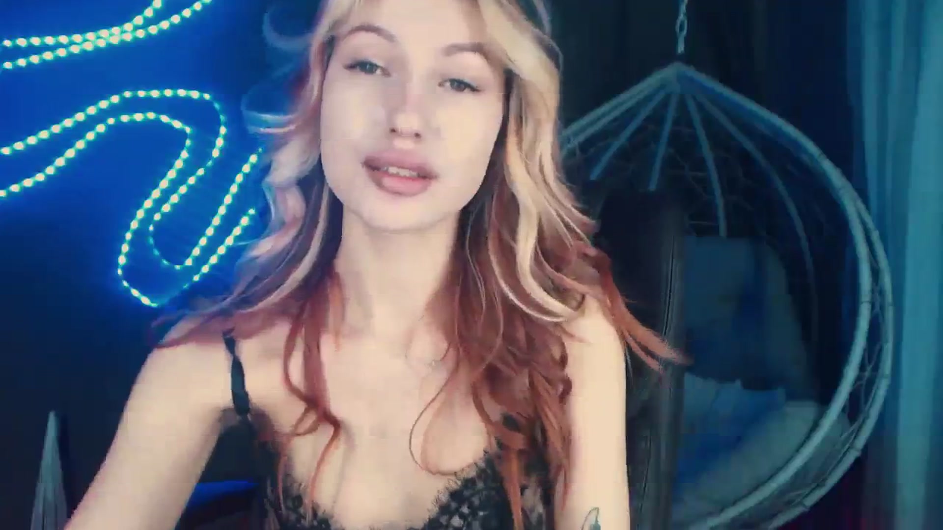 Gallery image thumbnail from LovelyGin's myfreecams stream on, 12/04/2023, 14:38 image 17 of 20