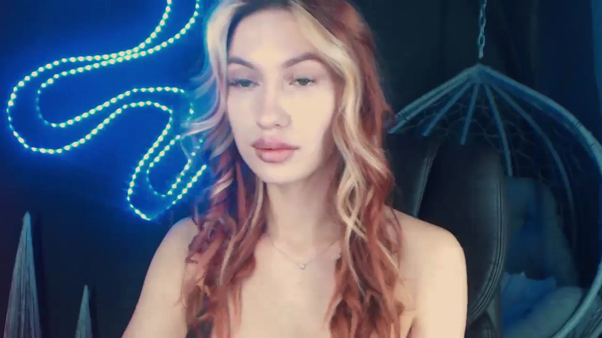 Gallery image thumbnail from LovelyGin's myfreecams stream on, 12/04/2023, 14:38 image 5 of 20