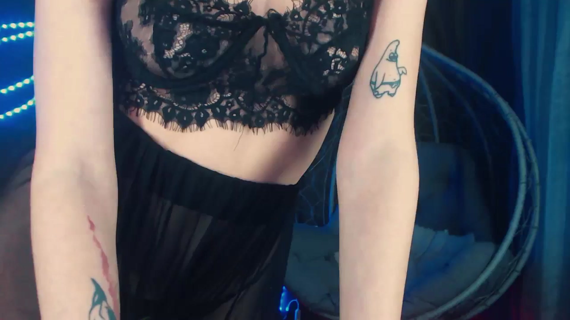 Gallery image thumbnail from LovelyGin's myfreecams stream on, 12/04/2023, 14:38 image 14 of 20