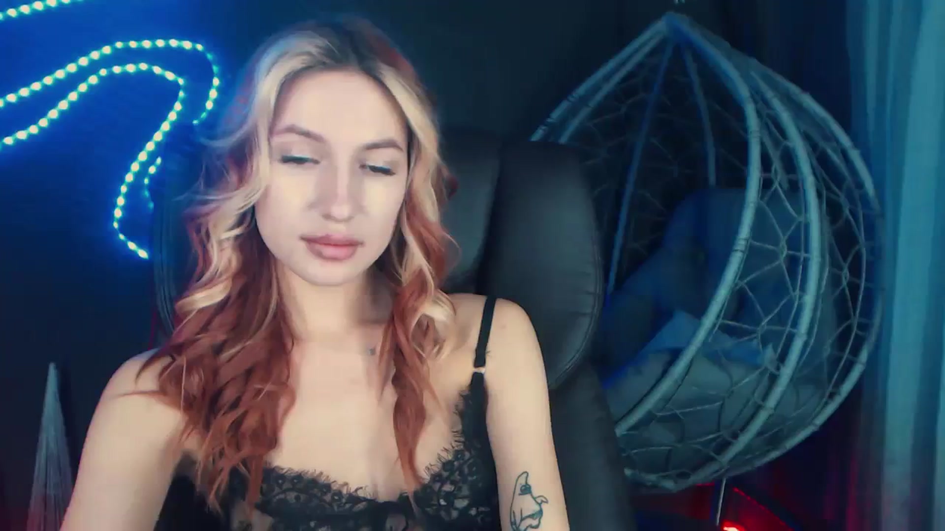Gallery image thumbnail from LovelyGin's myfreecams stream on, 12/04/2023, 15:32 image 6 of 20