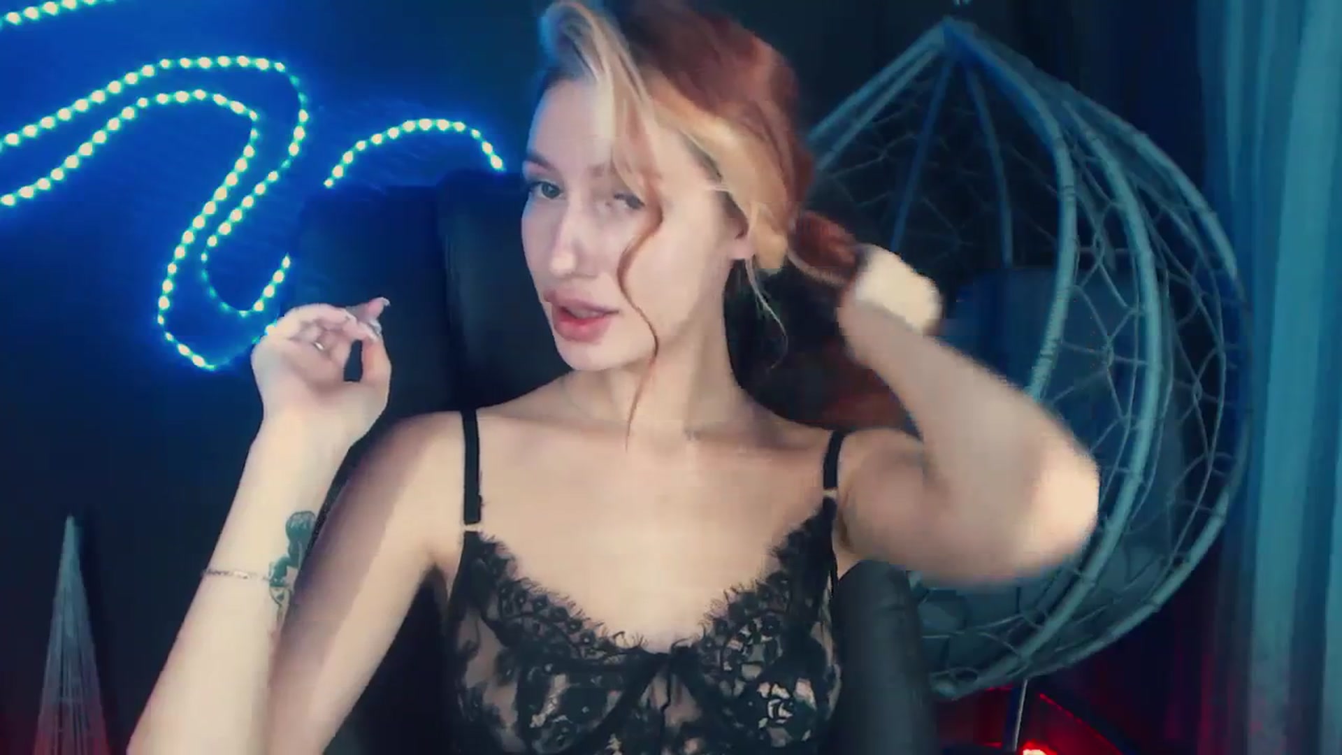 Gallery image thumbnail from LovelyGin's myfreecams stream on, 12/04/2023, 15:32 image 13 of 20