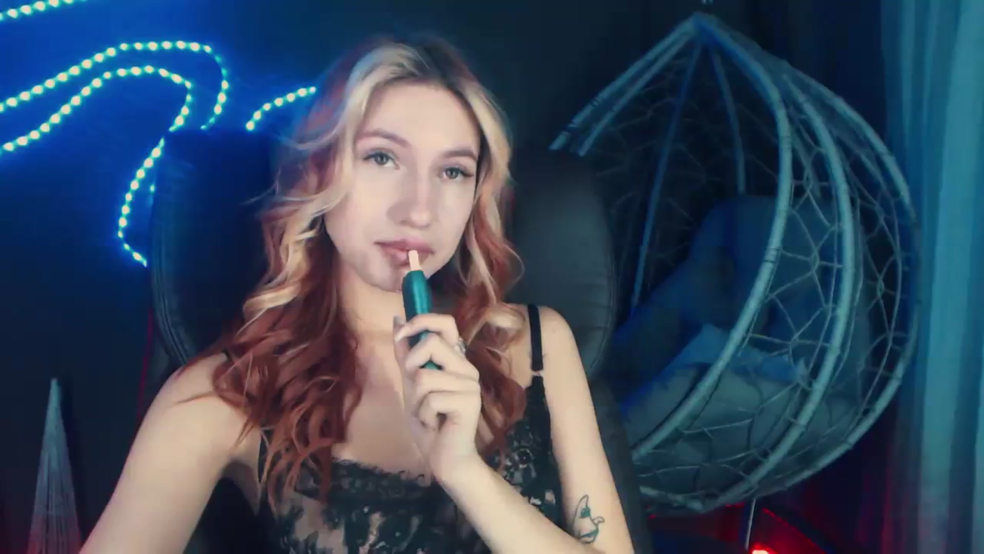 Gallery image thumbnail from LovelyGin's myfreecams stream on, 12/04/2023, 15:32 image 7 of 20