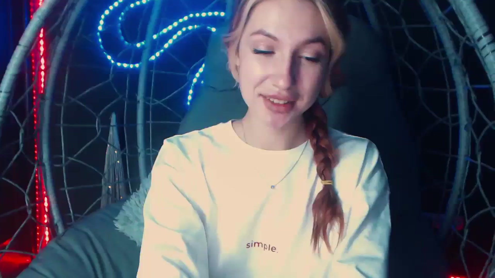 Gallery image thumbnail from LovelyGin's myfreecams stream on, 12/04/2023, 17:25 image 8 of 20