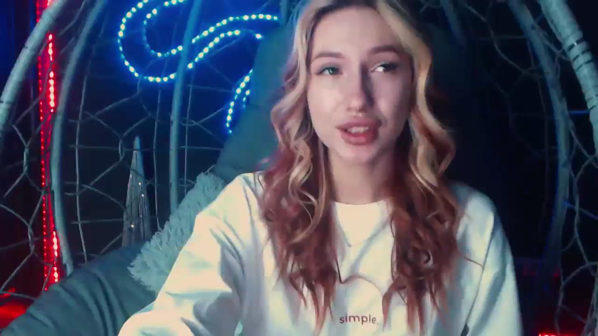 Gallery image thumbnail from LovelyGin's myfreecams stream on, 12/04/2023, 17:25 image 3 of 20