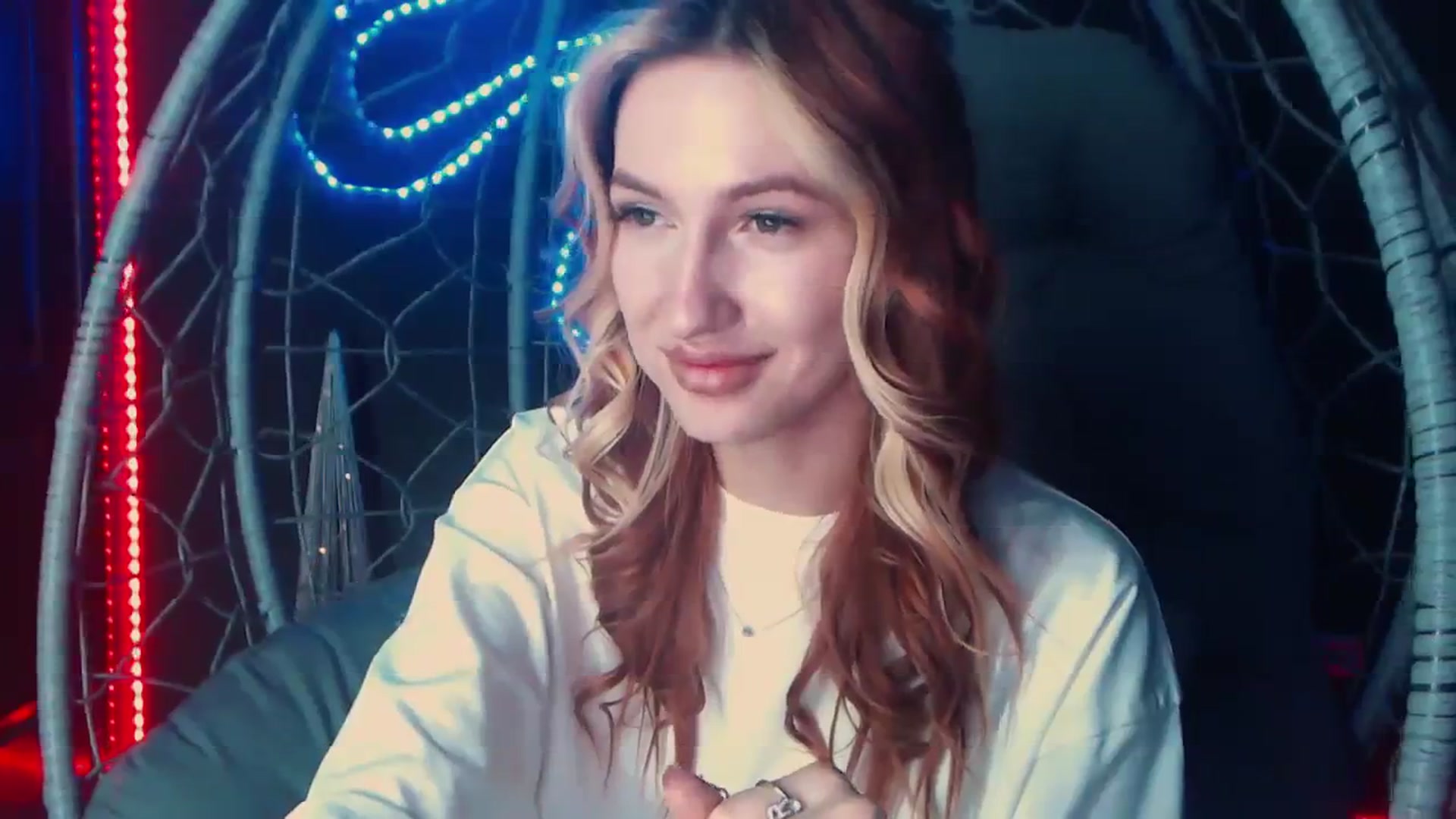 Gallery image thumbnail from LovelyGin's myfreecams stream on, 12/04/2023, 17:25 image 7 of 20