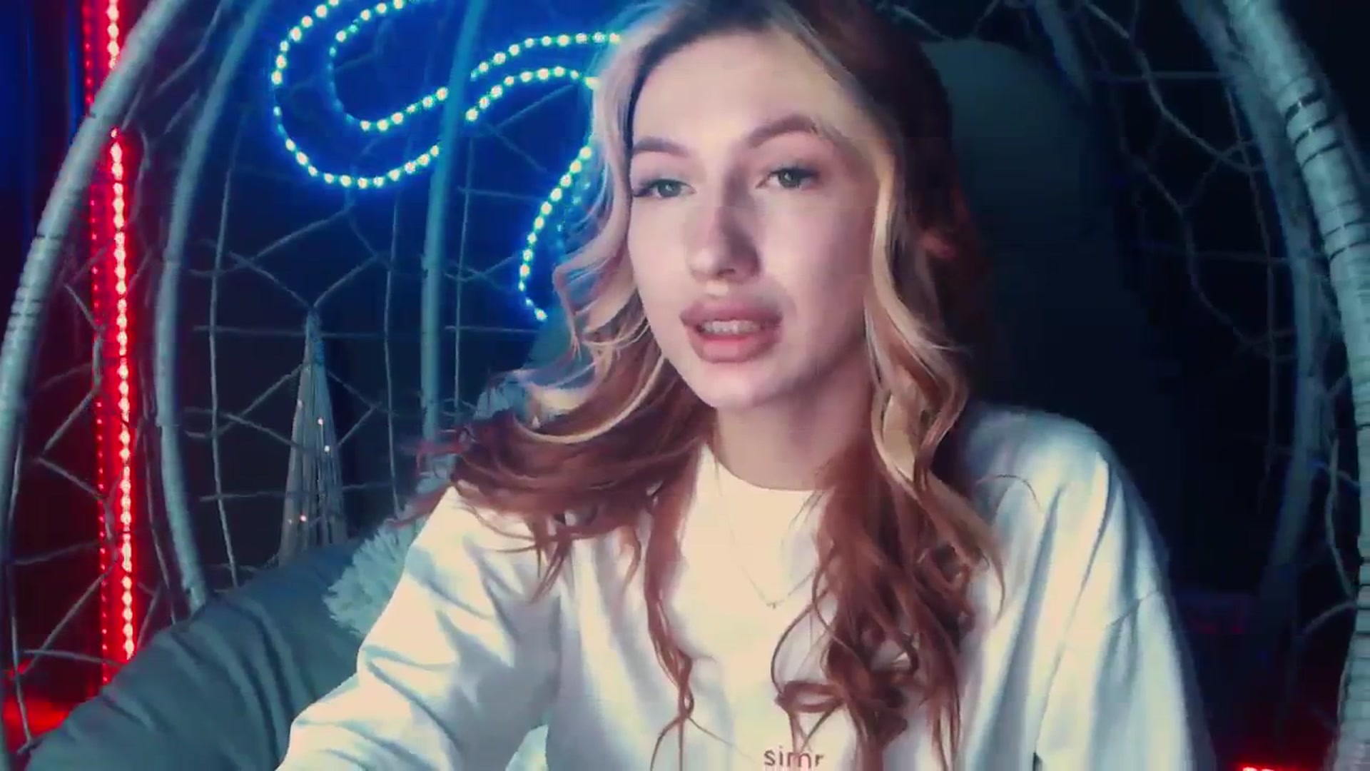 Gallery image thumbnail from LovelyGin's myfreecams stream on, 12/04/2023, 17:25 image 4 of 20