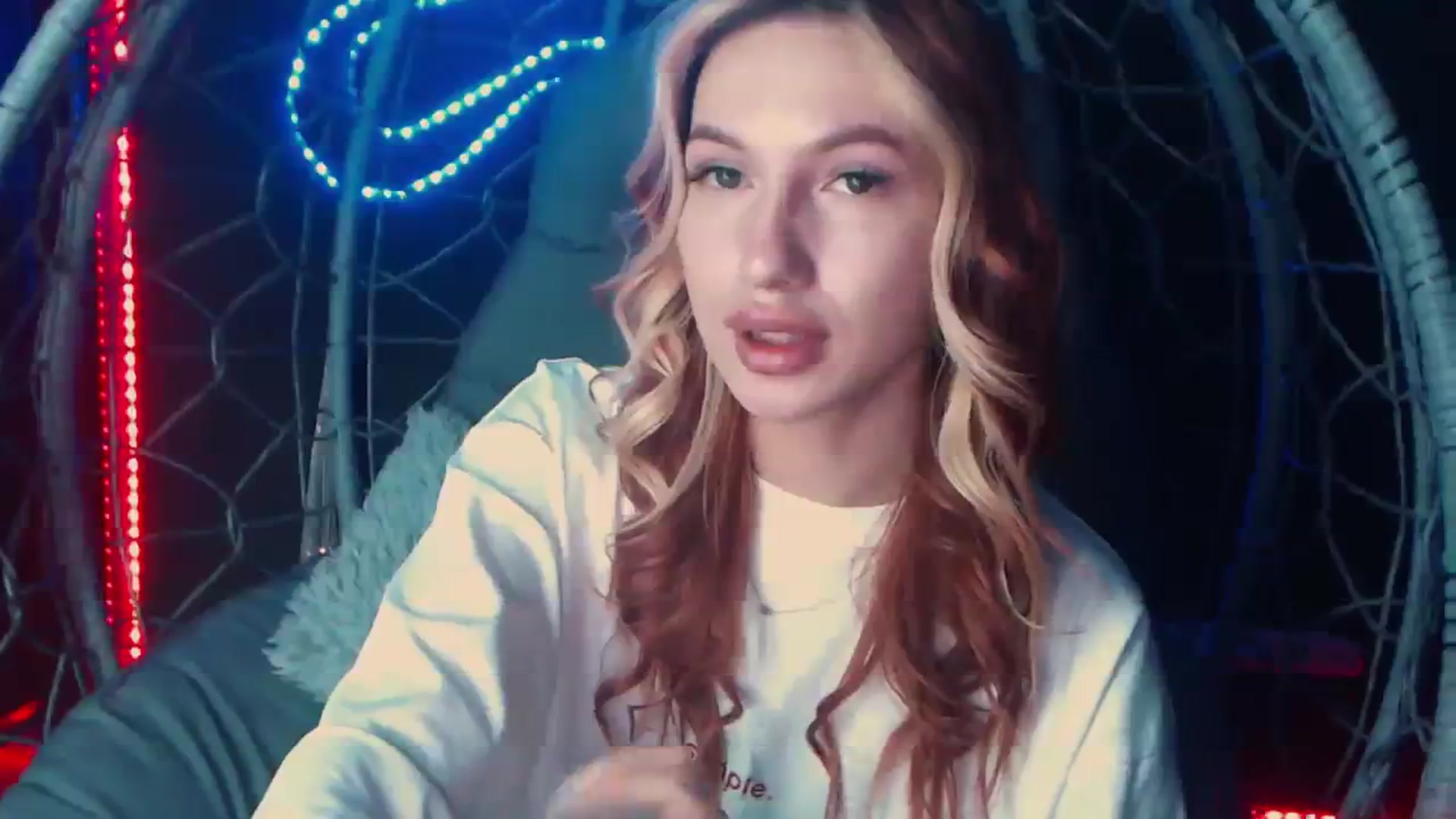Gallery image thumbnail from LovelyGin's myfreecams stream on, 12/04/2023, 17:25 image 6 of 20