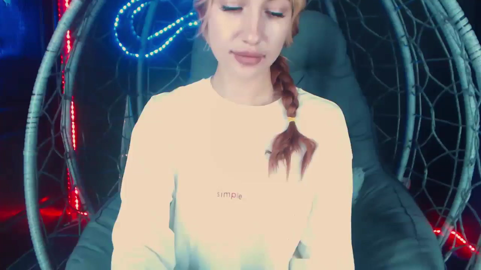 Gallery image thumbnail from LovelyGin's myfreecams stream on, 12/04/2023, 17:25 image 13 of 20