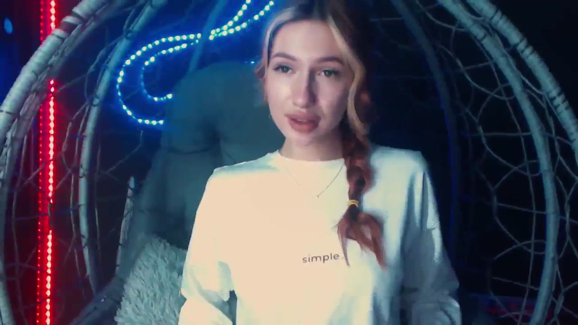 Gallery image thumbnail from LovelyGin's myfreecams stream on, 12/04/2023, 17:25 image 10 of 20