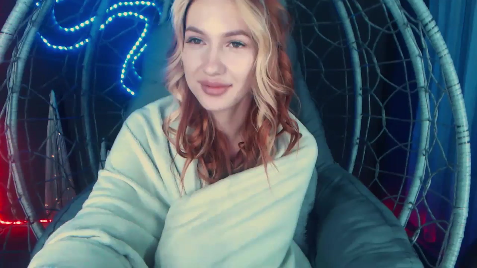 Gallery image thumbnail from LovelyGin's myfreecams stream on, 12/04/2023, 19:52 image 12 of 20