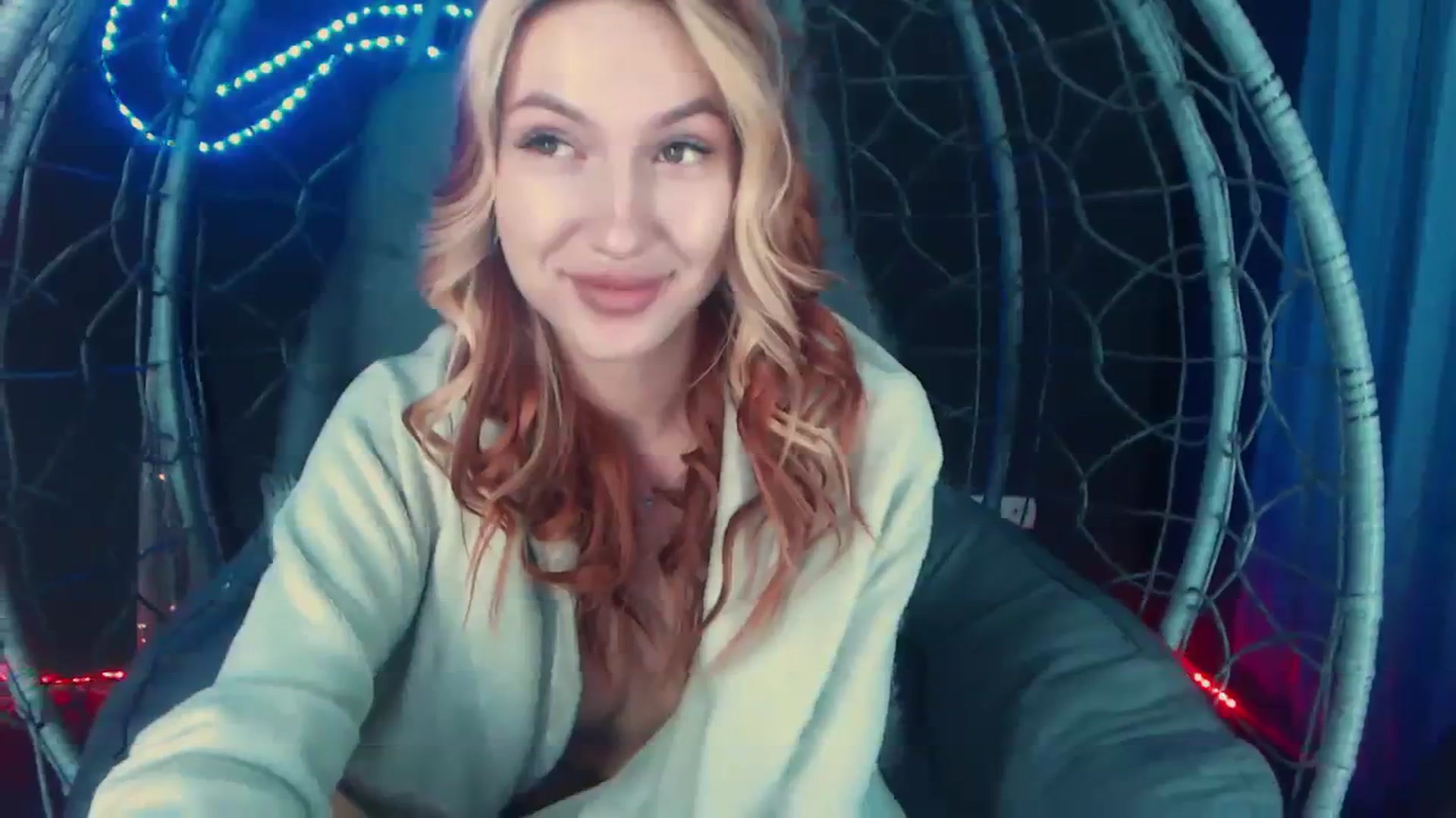Gallery image thumbnail from LovelyGin's myfreecams stream on, 12/04/2023, 19:52 image 14 of 20