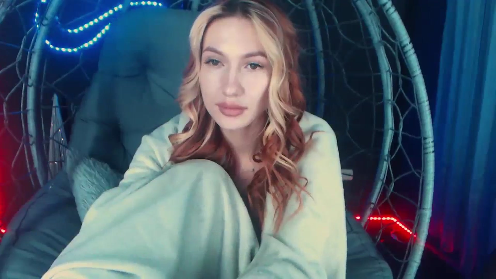 Gallery image thumbnail from LovelyGin's myfreecams stream on, 12/04/2023, 19:52 image 20 of 20