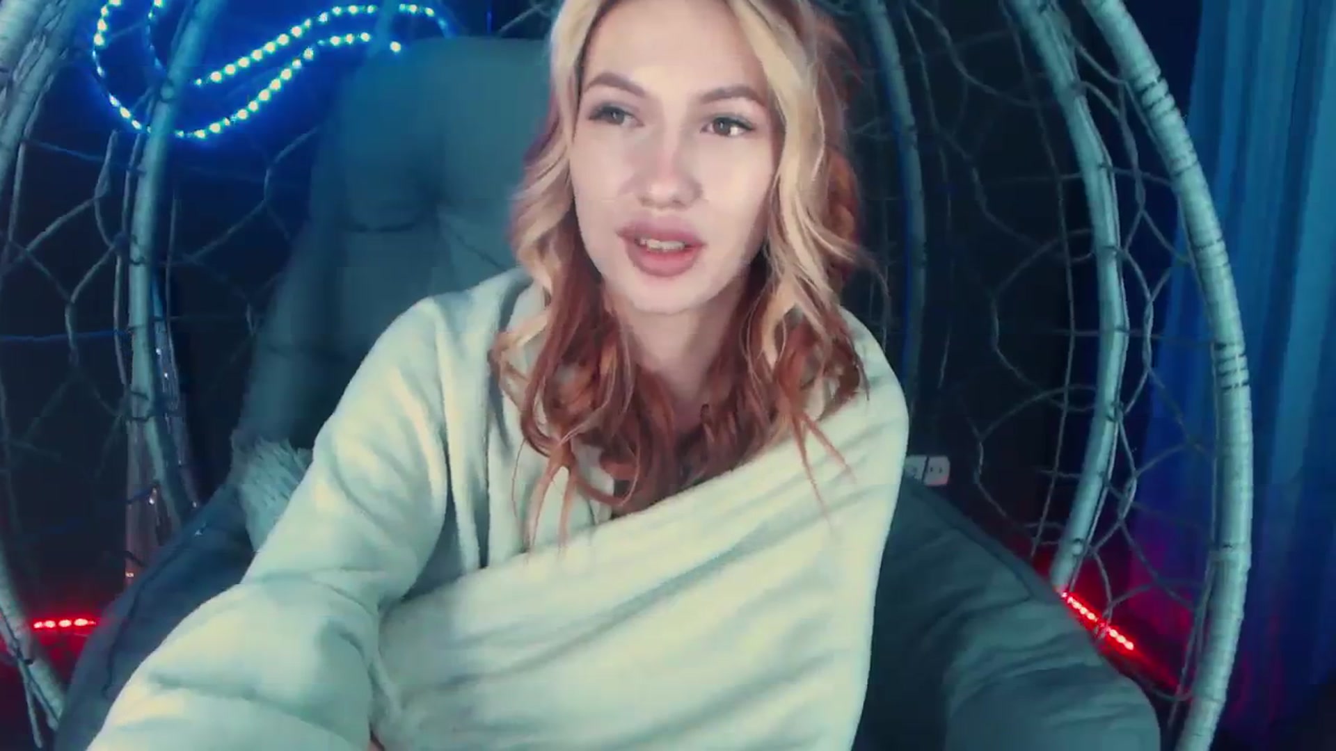 Gallery image thumbnail from LovelyGin's myfreecams stream on, 12/04/2023, 19:52 image 13 of 20