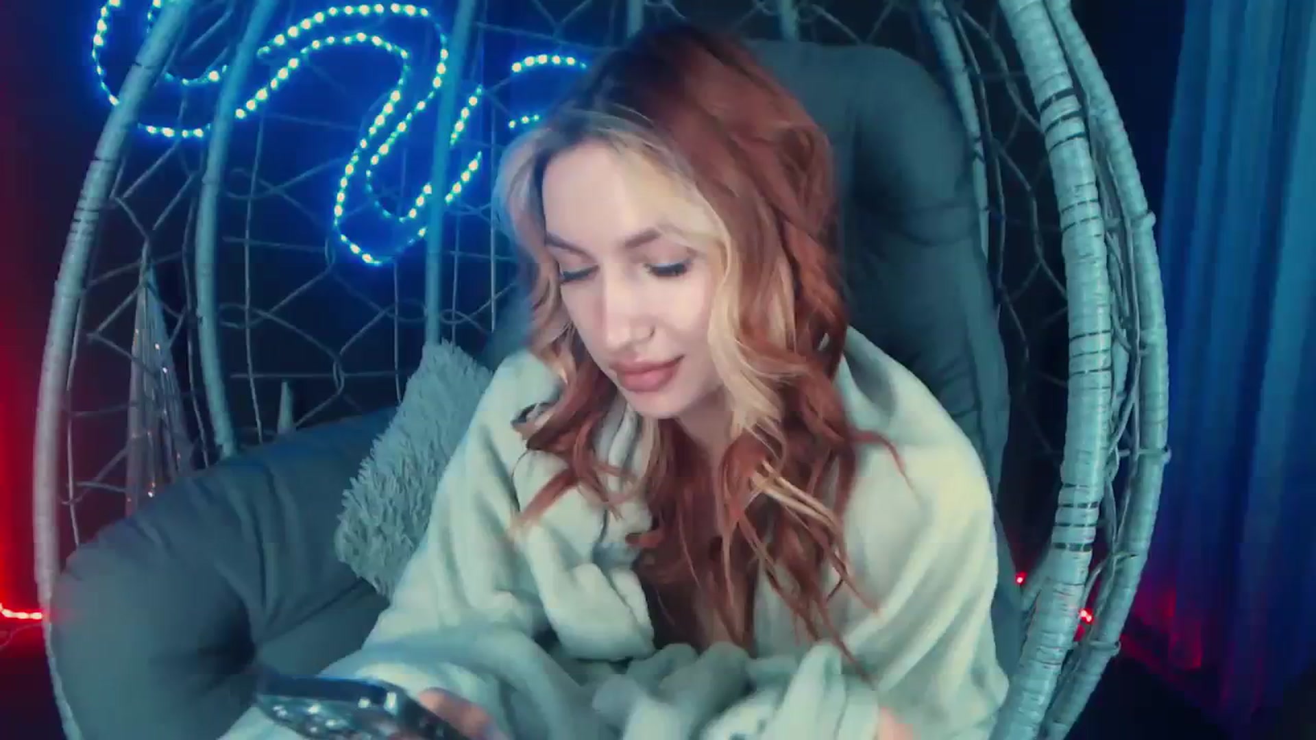 Gallery image thumbnail from LovelyGin's myfreecams stream on, 12/04/2023, 19:52 image 16 of 20
