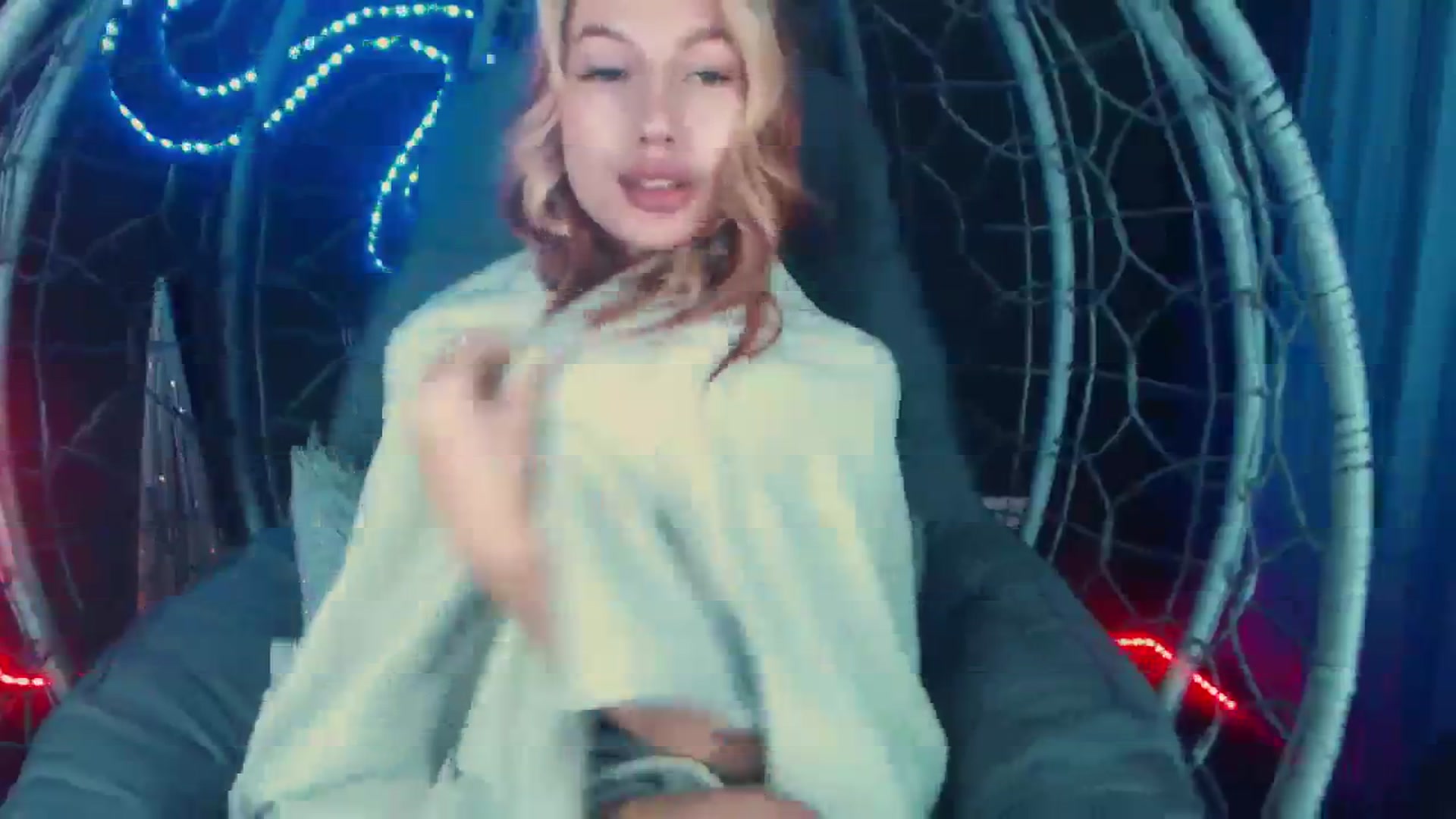 Gallery image thumbnail from LovelyGin's myfreecams stream on, 12/04/2023, 19:52 image 10 of 20