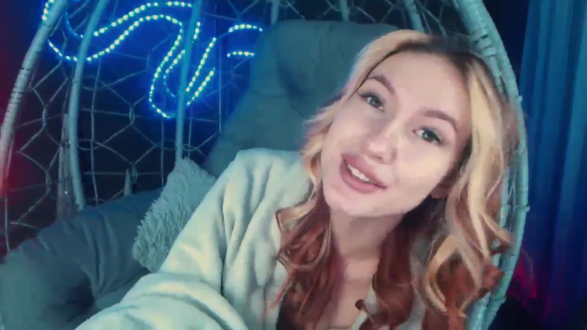 Gallery image thumbnail from LovelyGin's myfreecams stream on, 12/04/2023, 19:52 image 17 of 20