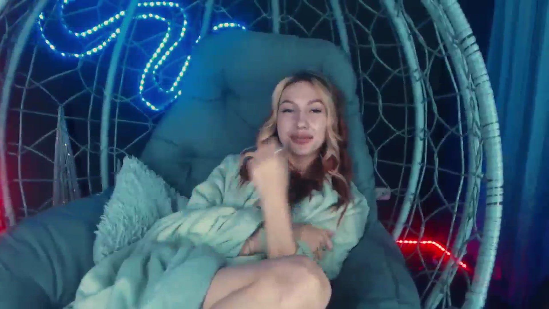 Gallery image thumbnail from LovelyGin's myfreecams stream on, 12/04/2023, 19:52 image 15 of 20