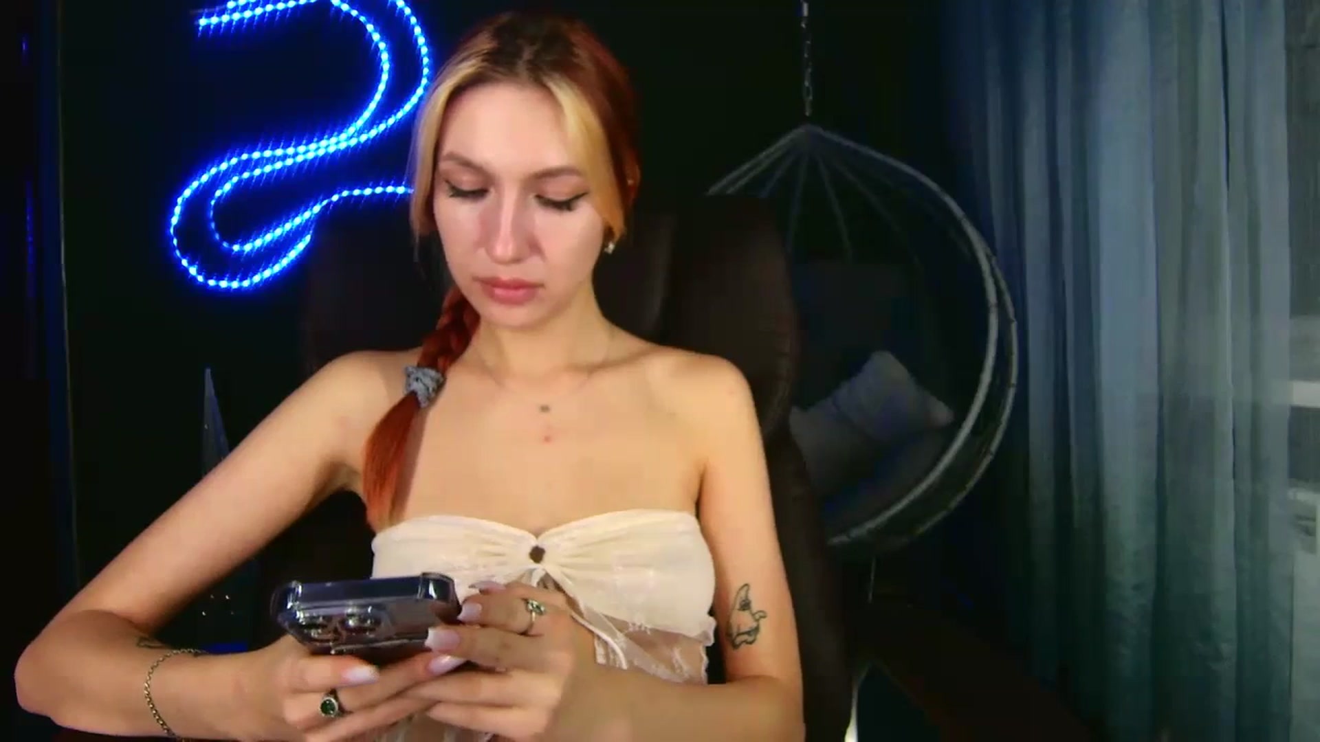 Gallery image thumbnail from LovelyGin's myfreecams stream on, 12/08/2023, 19:06 image 11 of 20