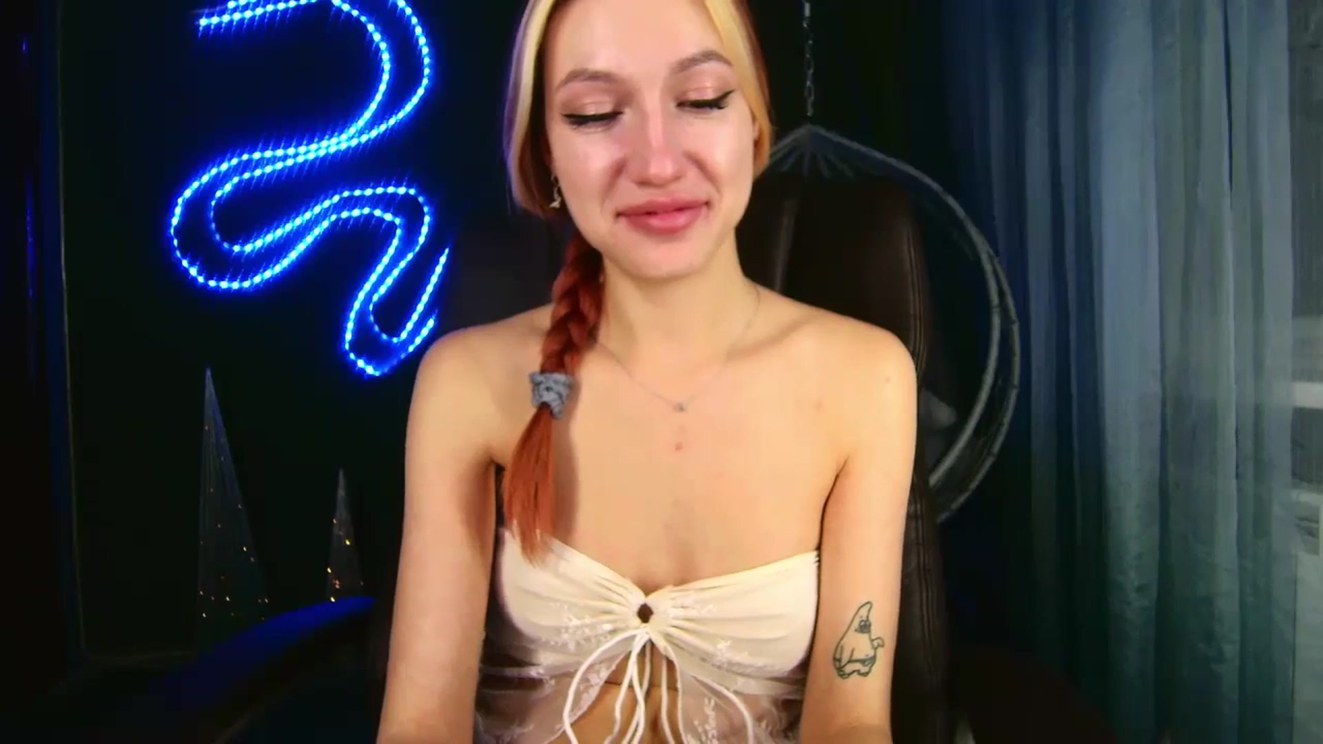 Gallery image thumbnail from LovelyGin's myfreecams stream on, 12/08/2023, 19:06 image 15 of 20