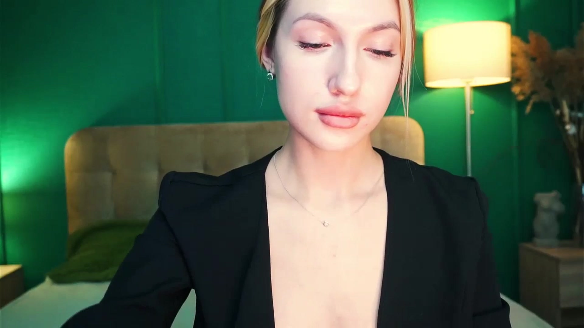 Gallery image thumbnail from LovelyGin's myfreecams stream on, 12/11/2023, 17:03 image 12 of 20