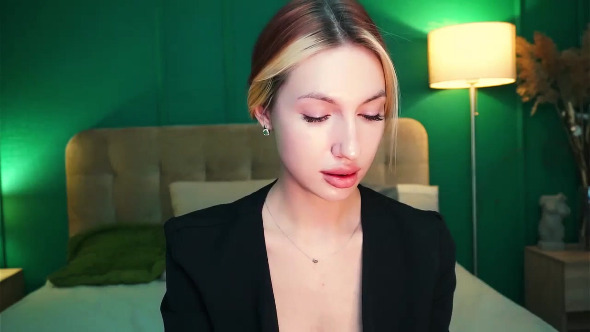 Gallery image thumbnail from LovelyGin's myfreecams stream on, 12/11/2023, 17:03 image 10 of 20
