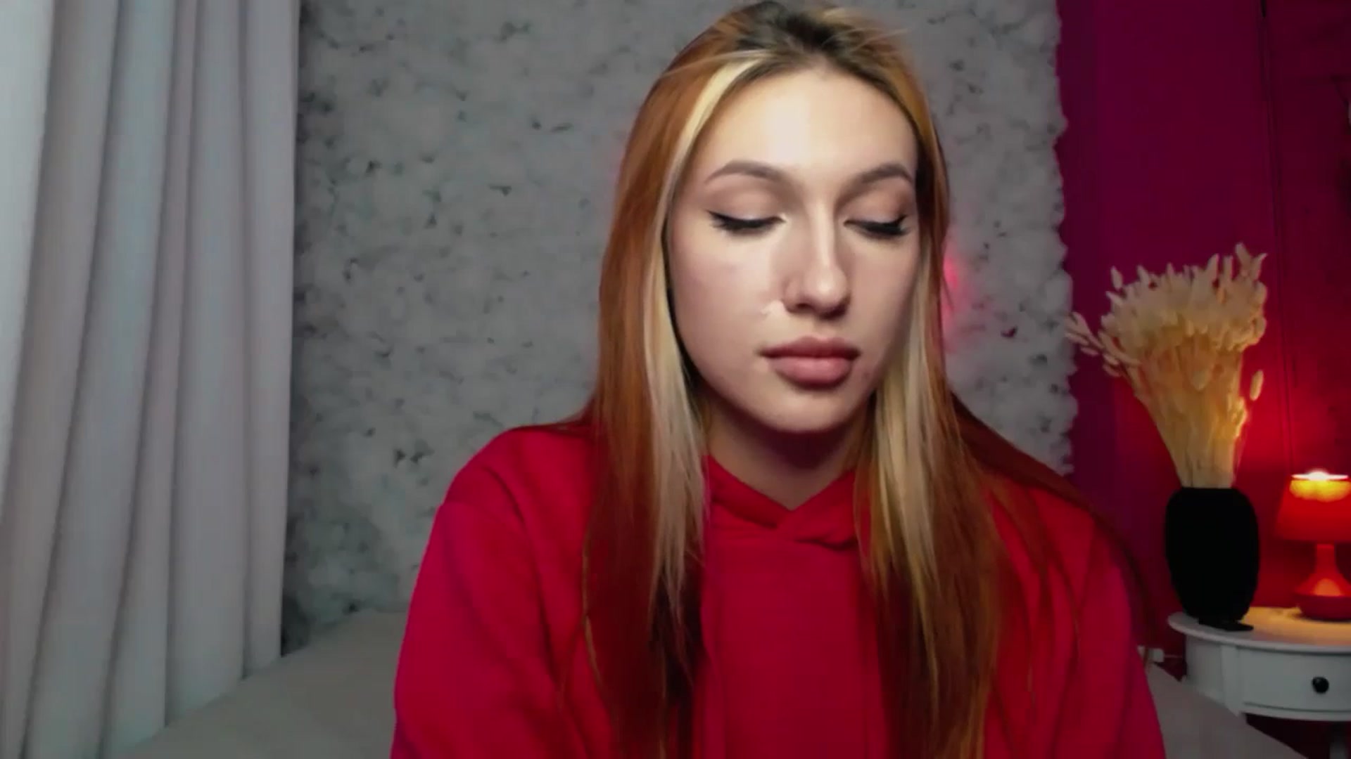 Gallery image thumbnail from LovelyGin's myfreecams stream on, 12/12/2023, 15:20 image 13 of 20