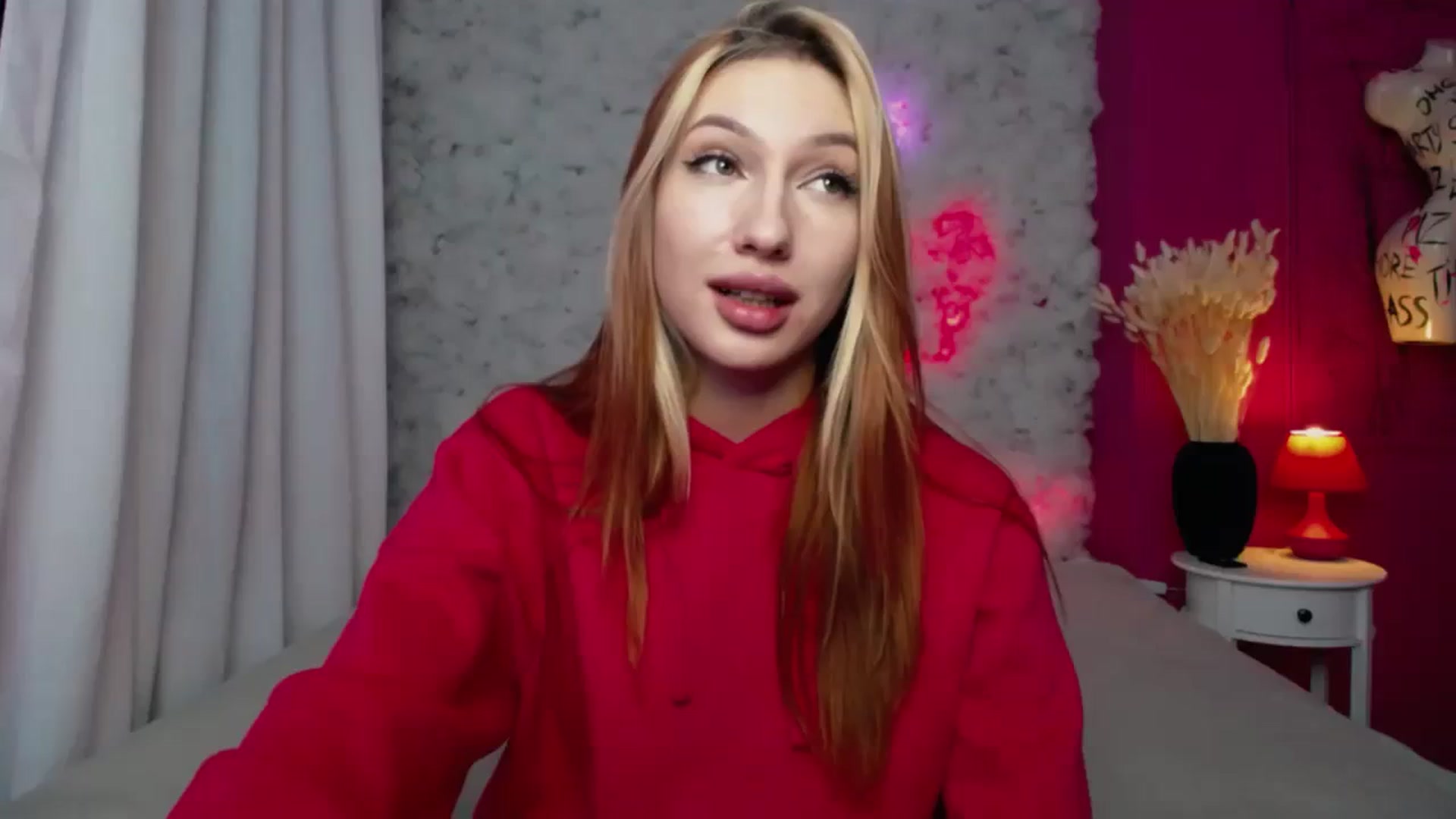 Gallery image thumbnail from LovelyGin's myfreecams stream on, 12/12/2023, 15:20 image 1 of 20