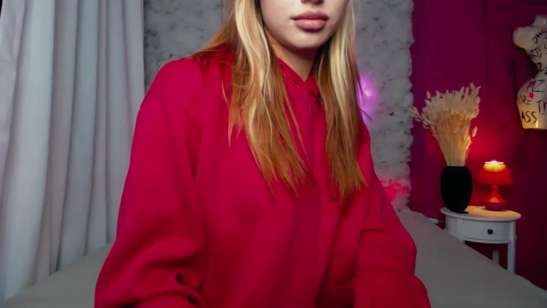 Gallery image thumbnail from LovelyGin's myfreecams stream on, 12/12/2023, 15:20 image 3 of 20