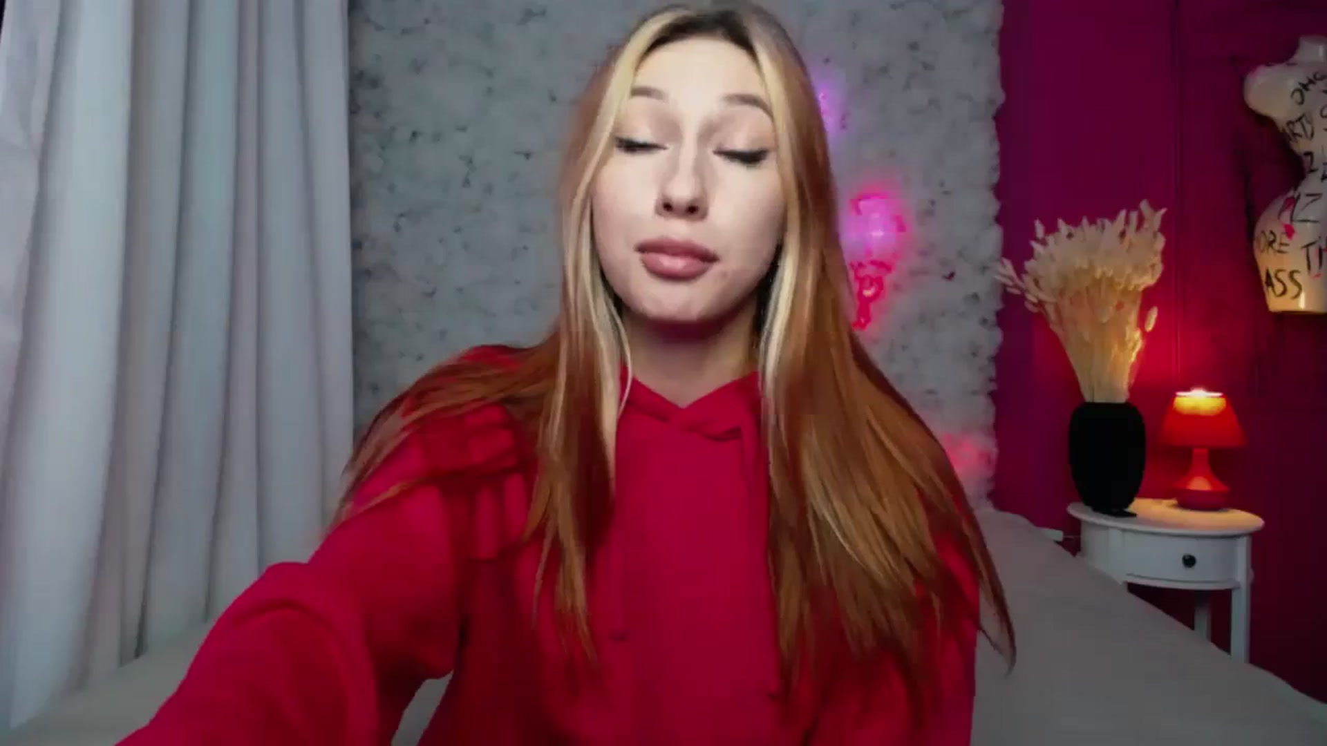 Gallery image thumbnail from LovelyGin's myfreecams stream on, 12/12/2023, 15:20 image 2 of 20