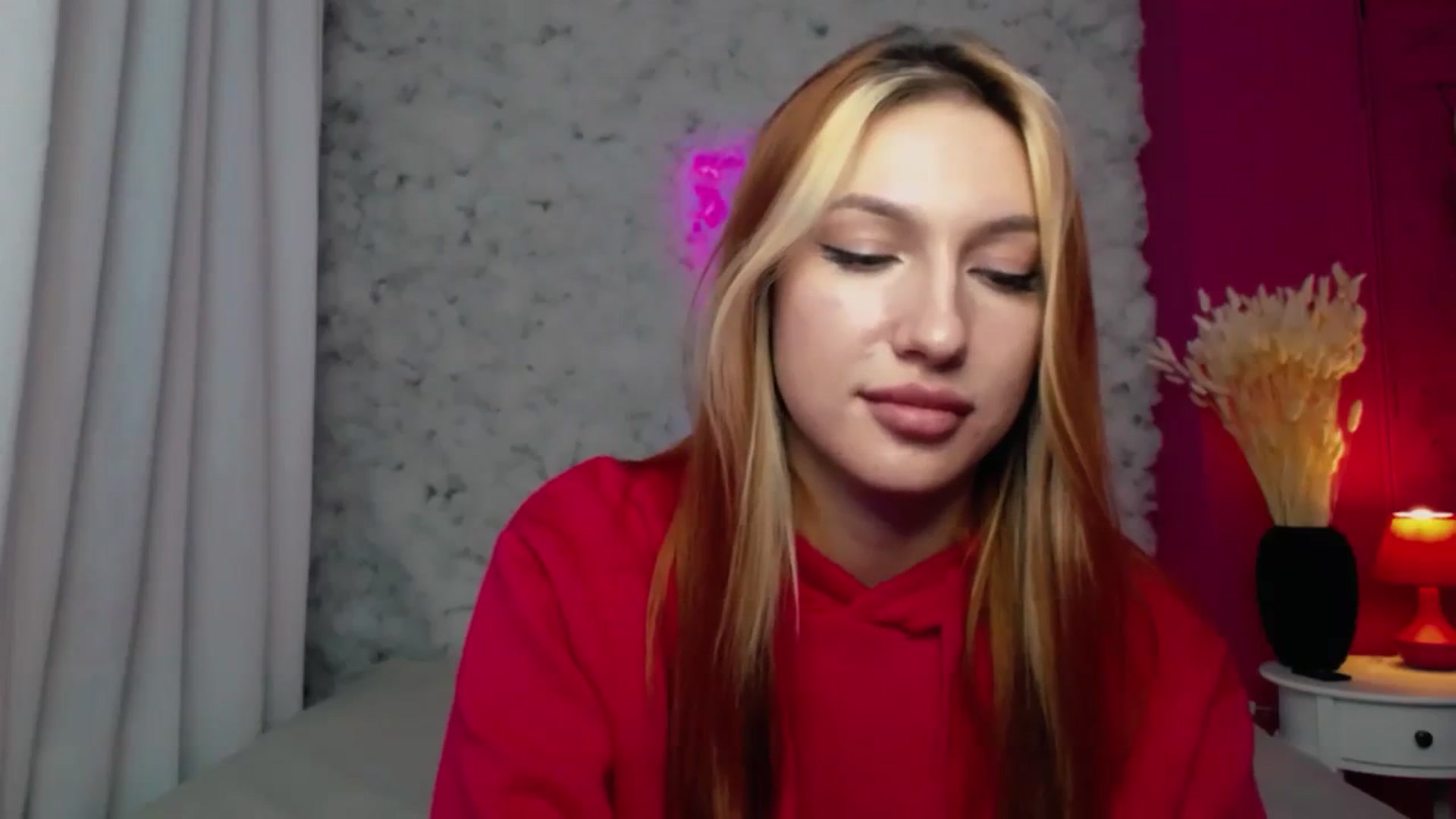 Gallery image thumbnail from LovelyGin's myfreecams stream on, 12/12/2023, 15:20 image 17 of 20