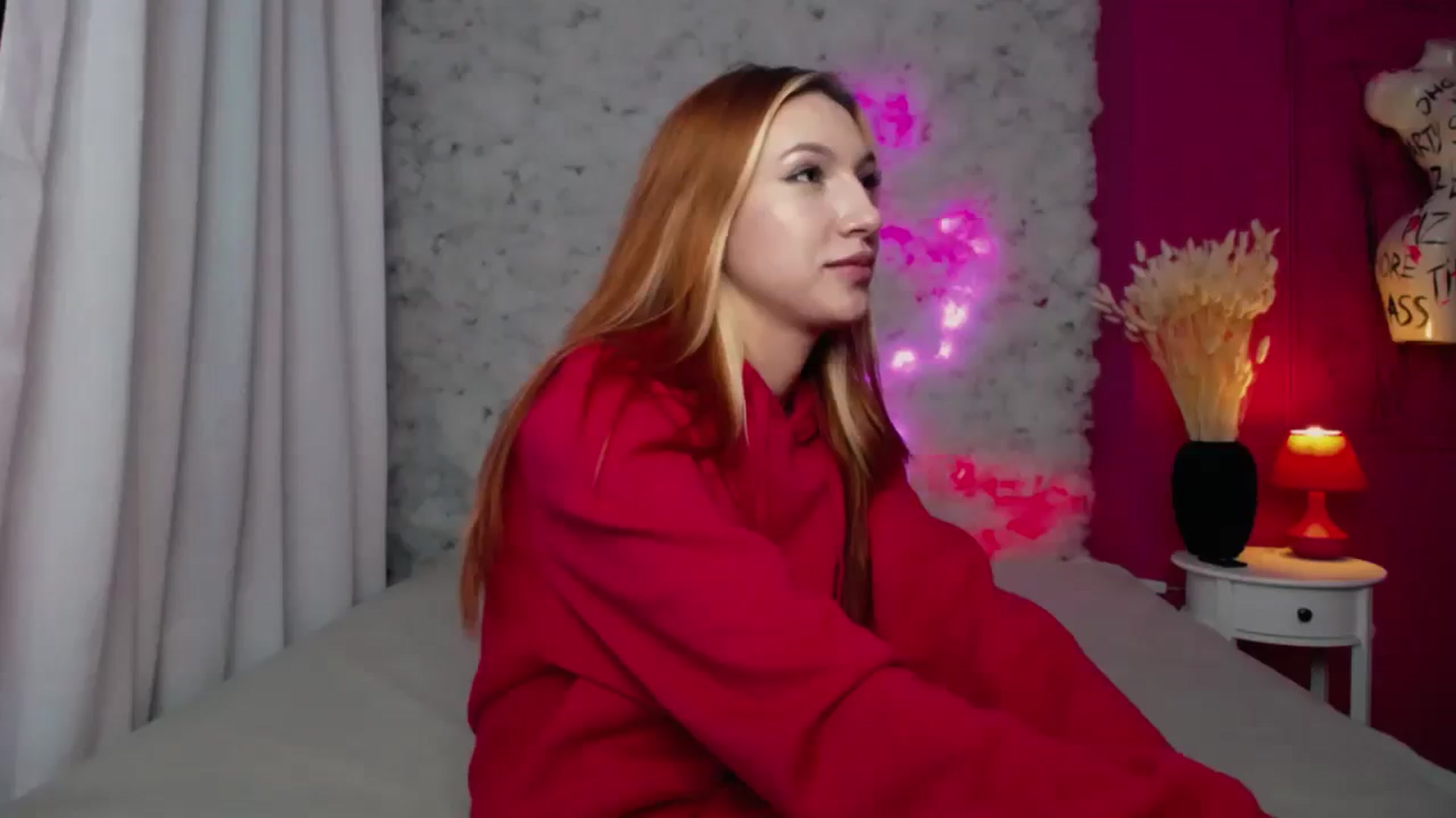 Gallery image thumbnail from LovelyGin's myfreecams stream on, 12/12/2023, 15:20 image 4 of 20